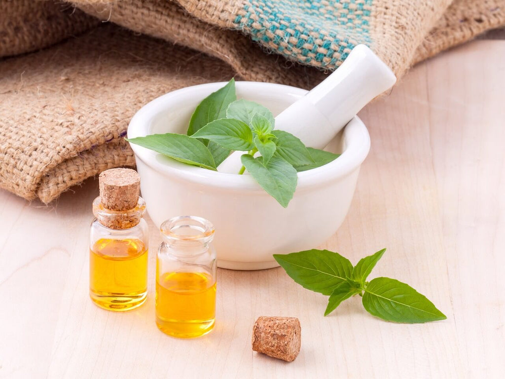 Comment les huiles essentielles peuvent-elles aider à combattre les maux de tête et les maux de gorge ?