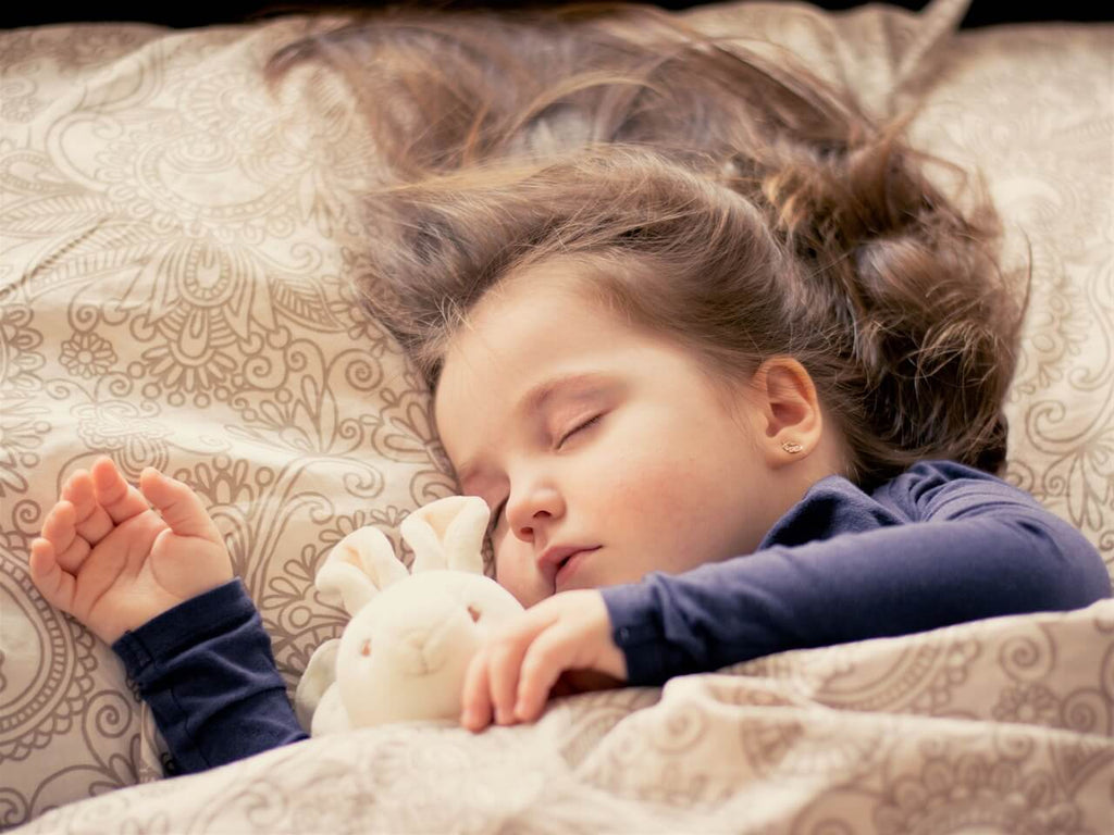 Comment utiliser un humidificateur diffuseur d'huiles essentielles pour aider bébé à dormir mieux ?