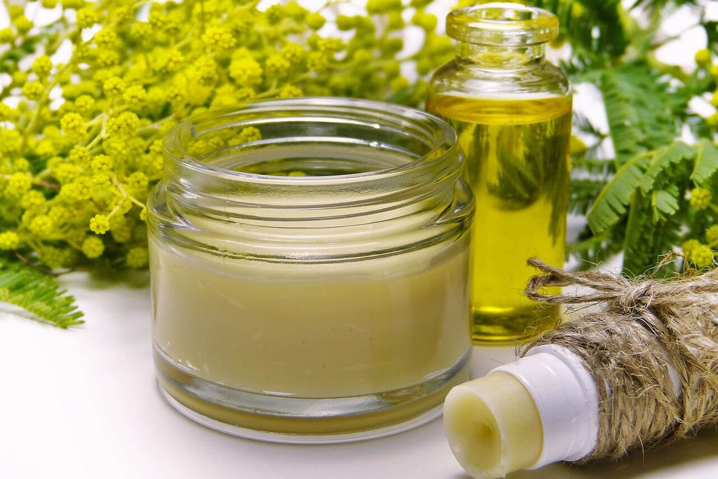 Quelles sont les différences entre l'huile essentielle d'acacia (mimosa) et l'huile d'acacia ?